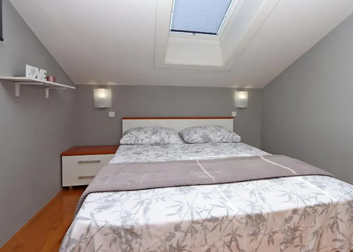 Appartement Seaside With A Swimming Pool Pag - 6412 Pag Town