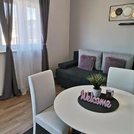 Apartamento Seaside With A Swimming Pool Pag - 6412 Pag Town