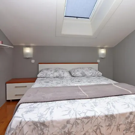 Apartmán Seaside With A Swimming Pool Pag - 6412 Pag Town