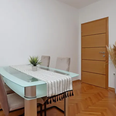 Seaside With A Swimming Pool Pag - 6412 Apartmán *