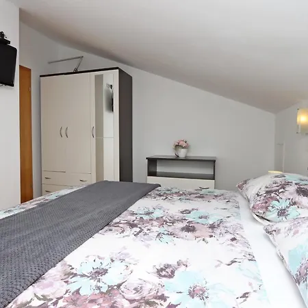 Apartmán Seaside With A Swimming Pool Pag - 6412